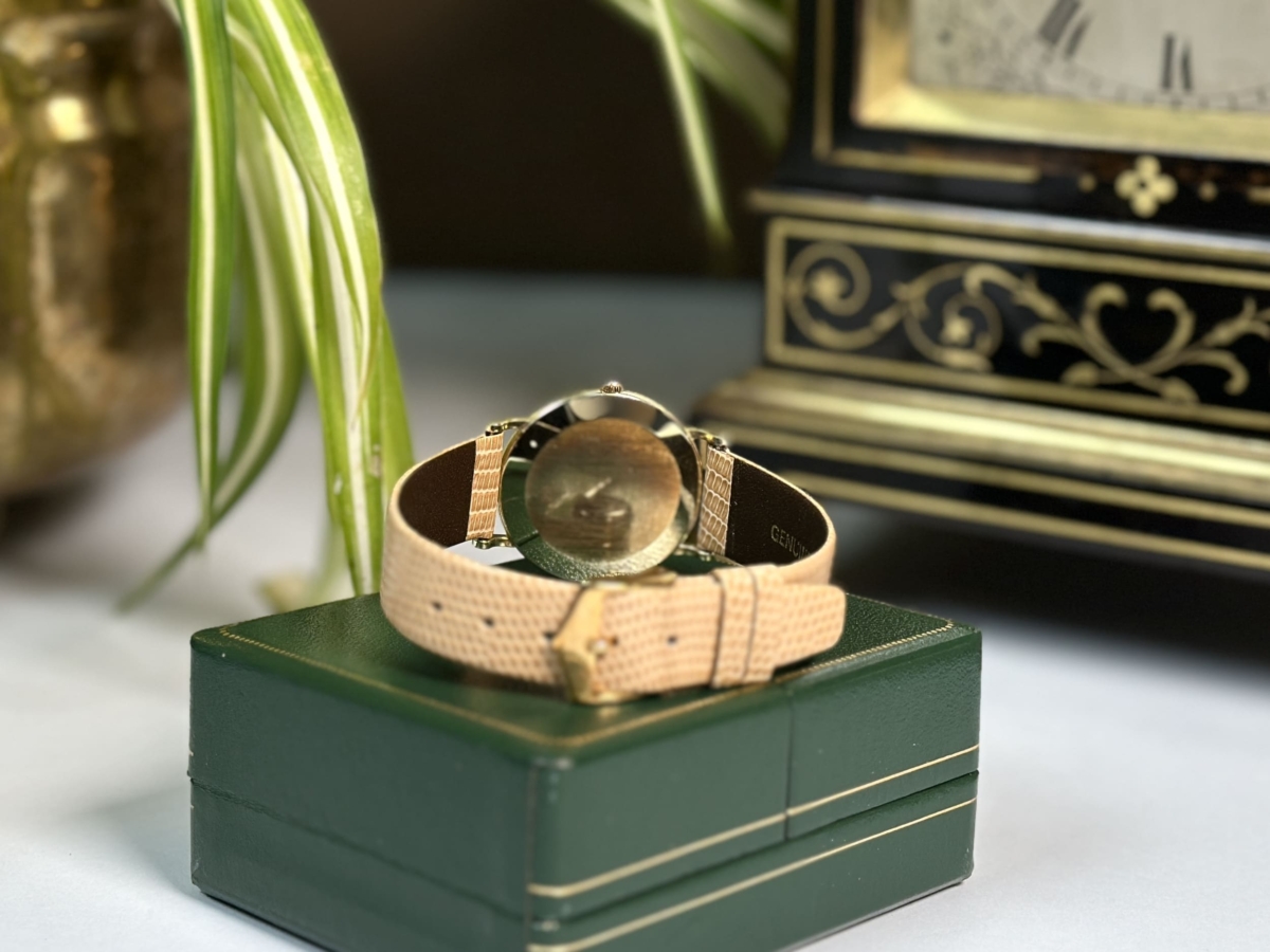Tiffany & Co. in 14ct yellow gold w/ white numeral dial - Image 4