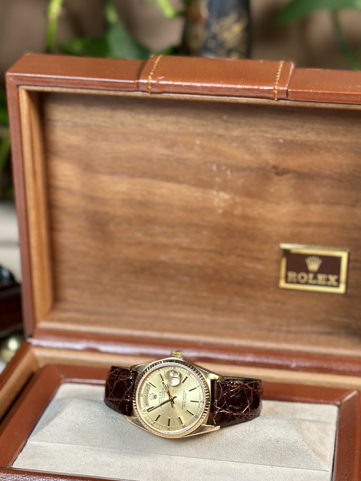 1981 Rolex Day-Date 18ct Yellow Gold - Champagne Dial - Image 2