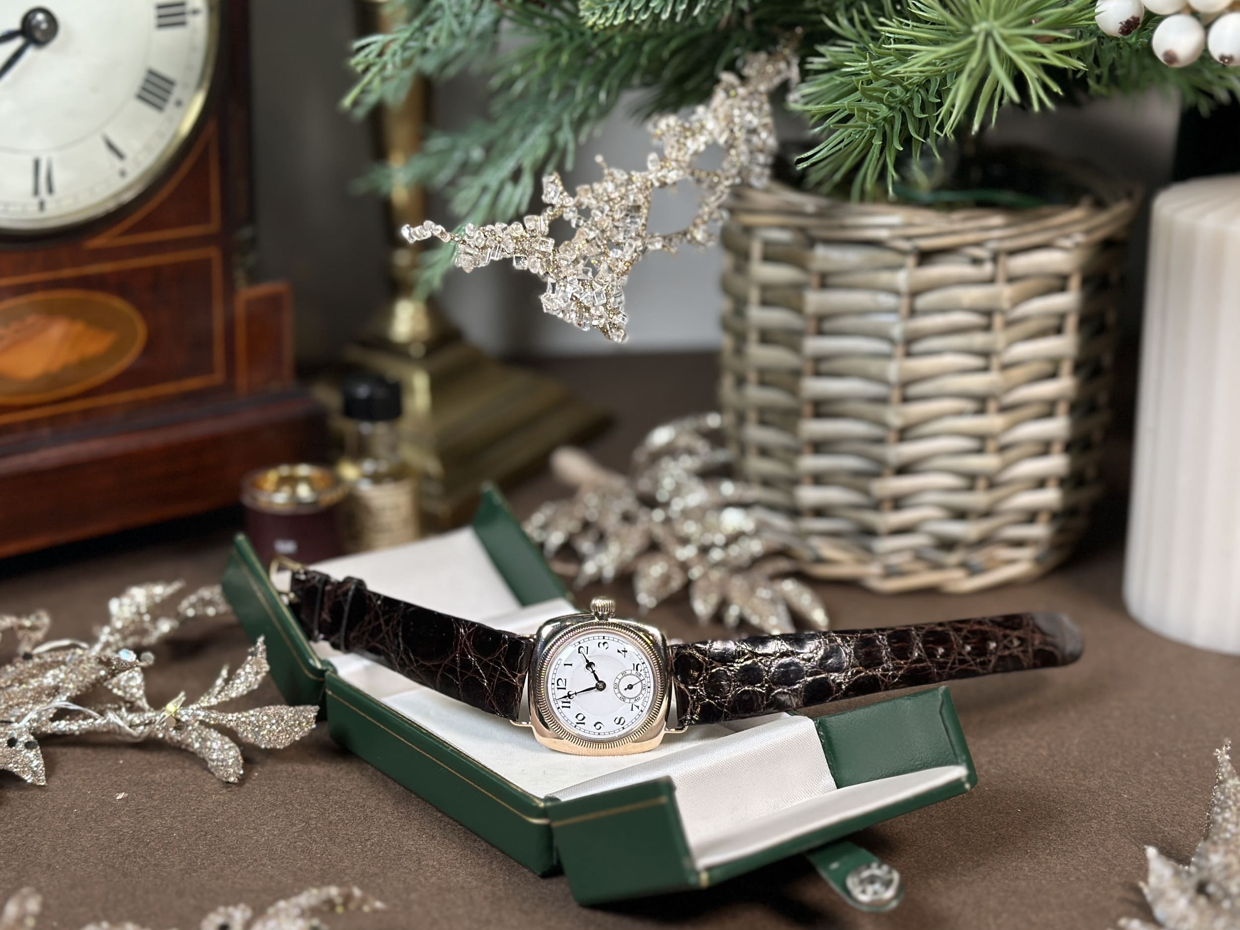 1930's Rolex Oyster Cushion Case w/ Enamel Dial in 9ct Gold - Image 3