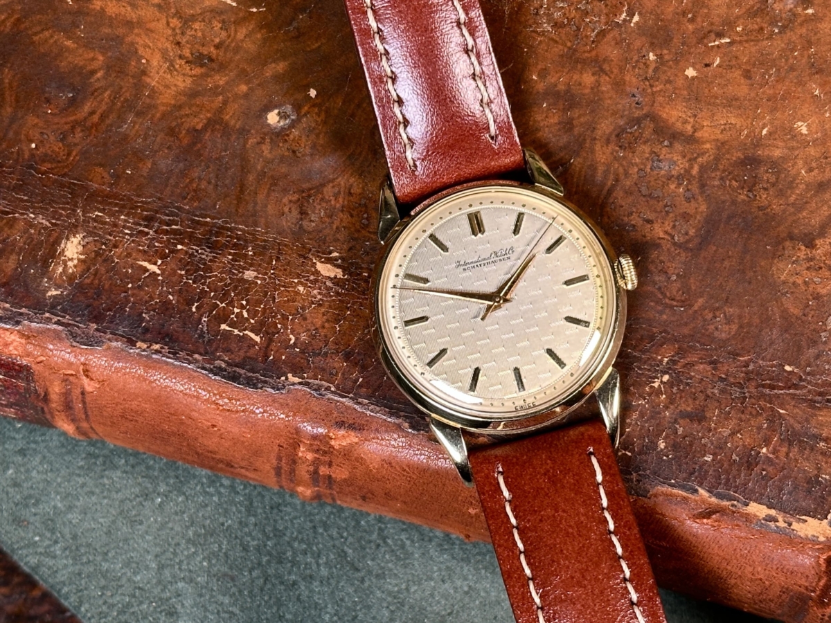 1950's International Watch Company 18ct Gold w/ Rare Dial - Image 2